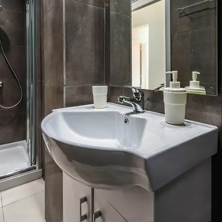 فيلة Christina *